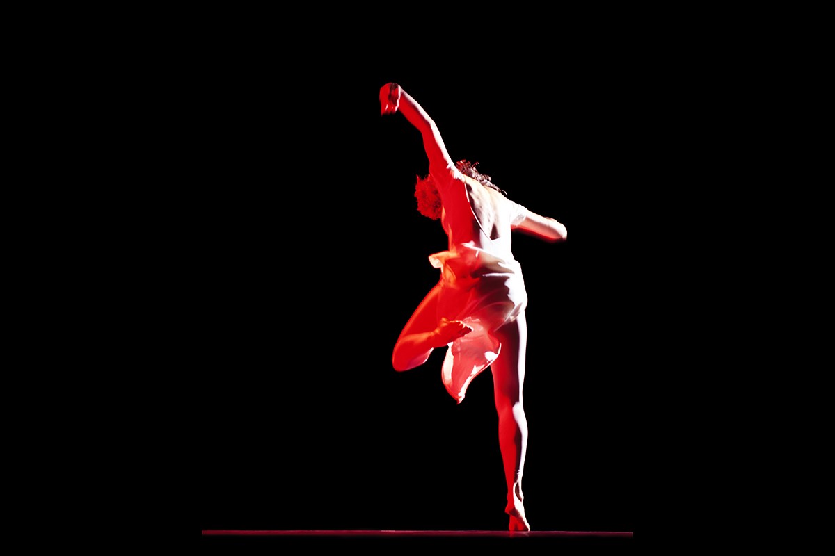 Joanne Savio, Grace: A Retrospective of Dance Portraiture and Performance 1986-2004